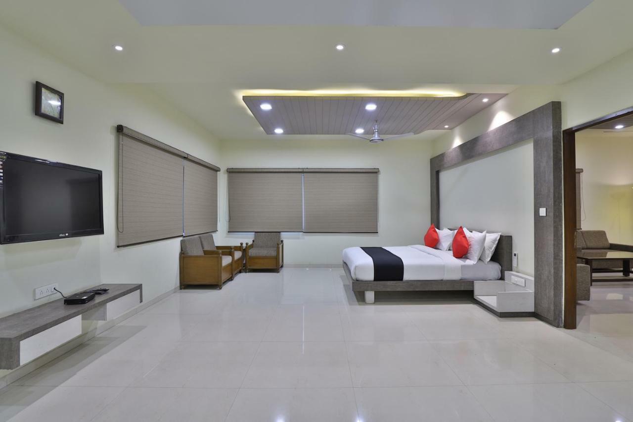 Capital O 47284 Atithi Resort Bharuch Екстер'єр фото