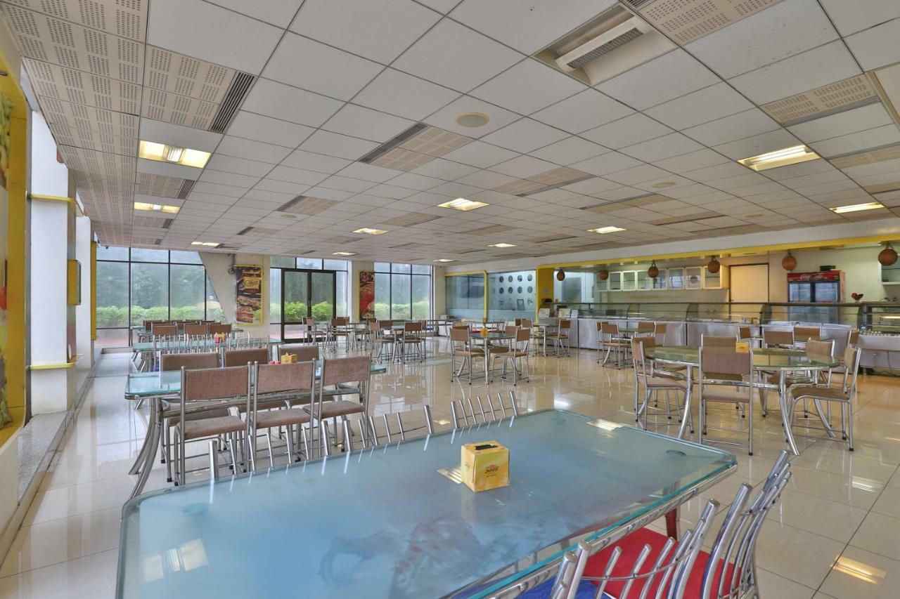 Capital O 47284 Atithi Resort Bharuch Екстер'єр фото