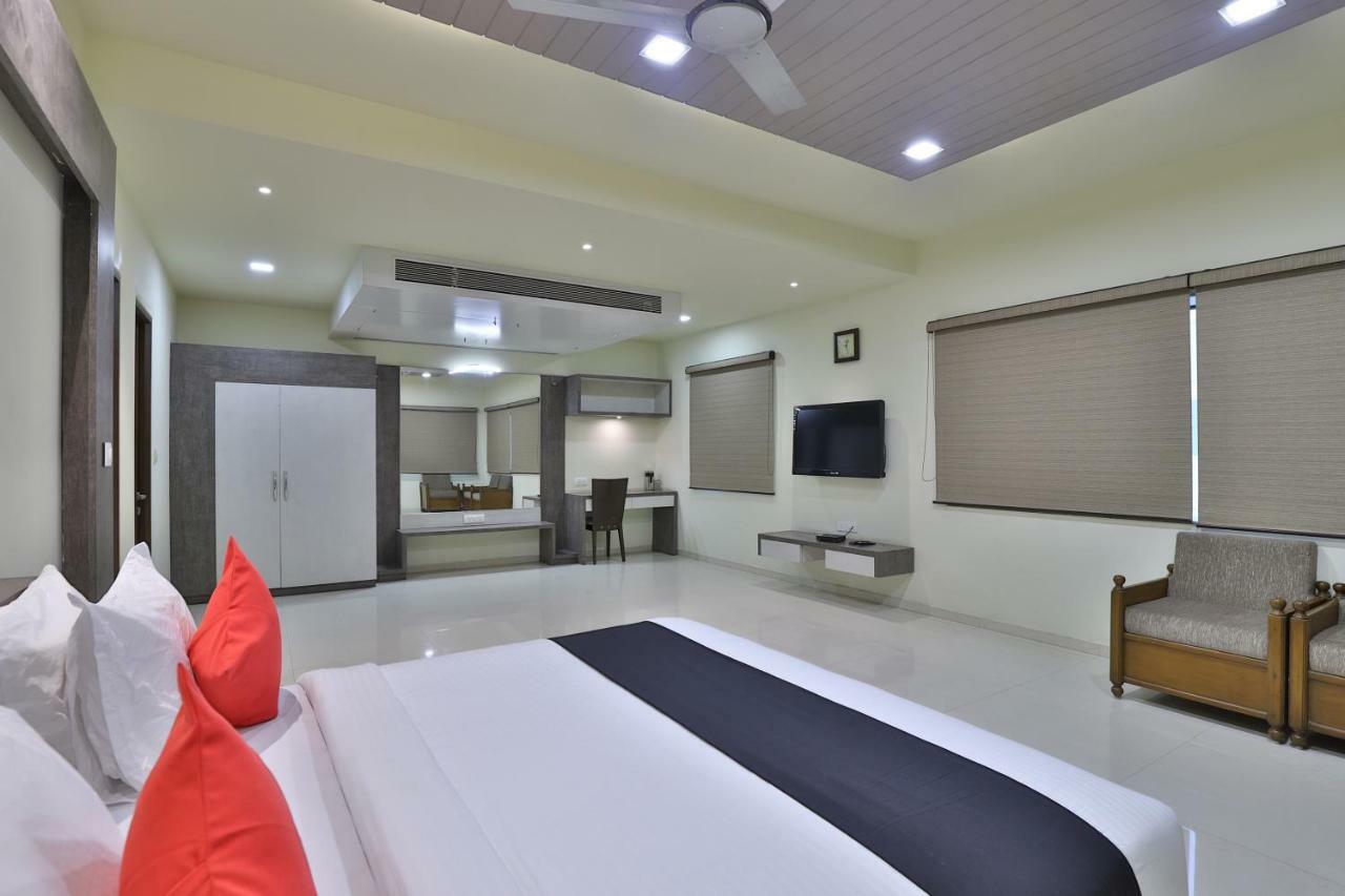 Capital O 47284 Atithi Resort Bharuch Екстер'єр фото
