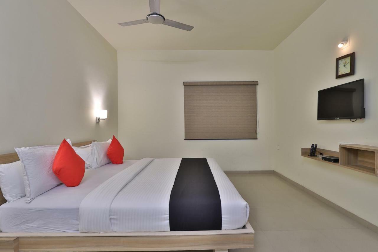 Capital O 47284 Atithi Resort Bharuch Екстер'єр фото