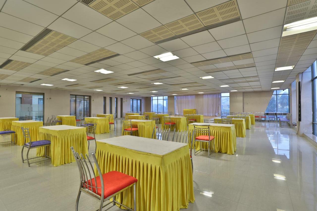 Capital O 47284 Atithi Resort Bharuch Екстер'єр фото