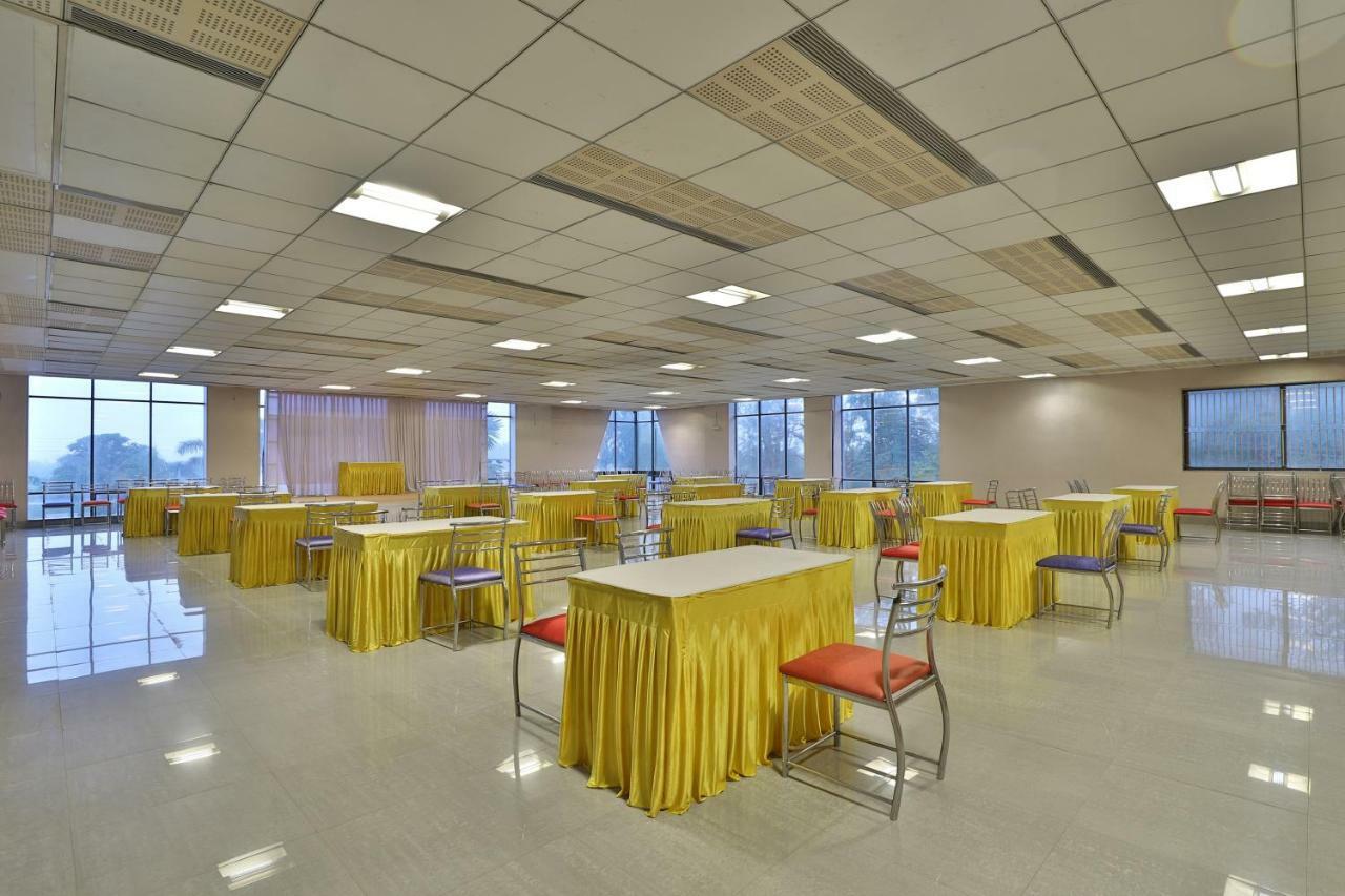 Capital O 47284 Atithi Resort Bharuch Екстер'єр фото