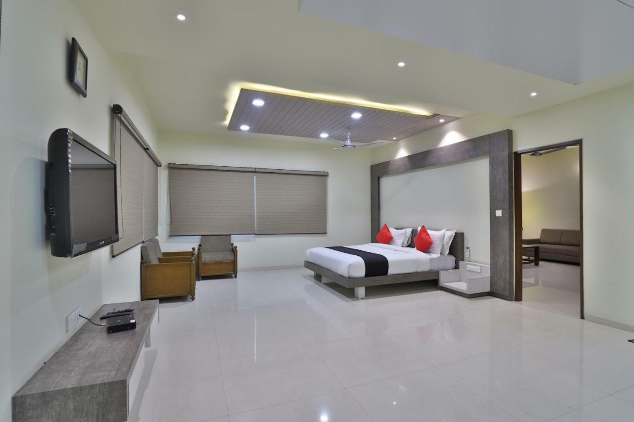 Capital O 47284 Atithi Resort Bharuch Екстер'єр фото