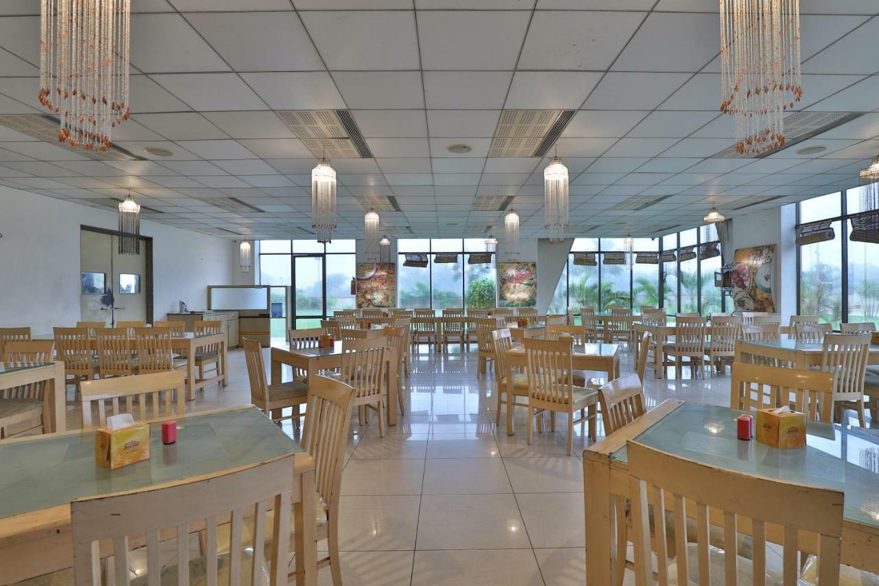 Capital O 47284 Atithi Resort Bharuch Екстер'єр фото