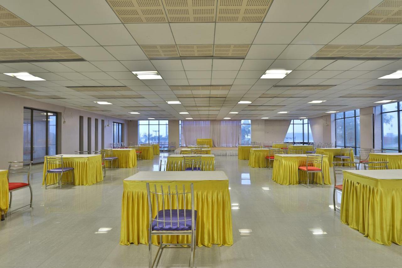 Capital O 47284 Atithi Resort Bharuch Екстер'єр фото