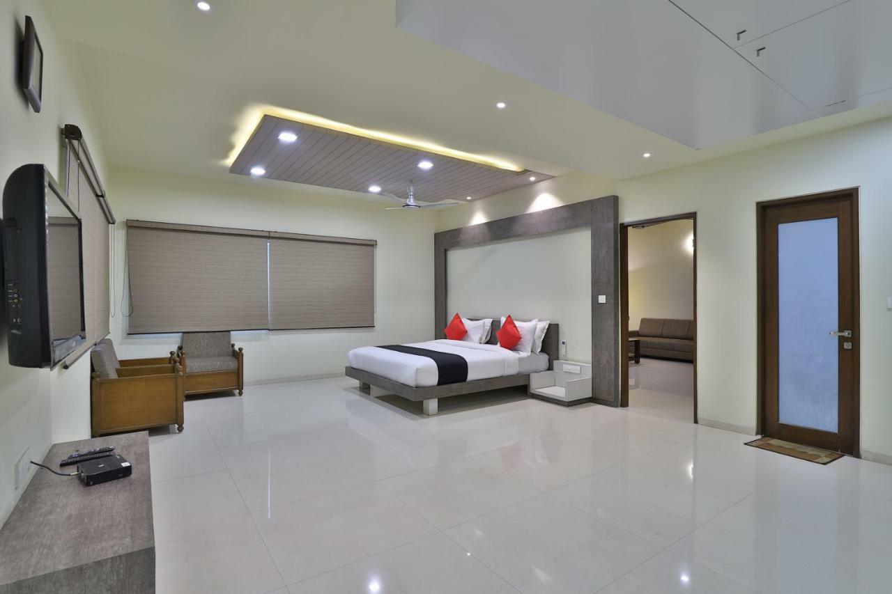 Capital O 47284 Atithi Resort Bharuch Екстер'єр фото