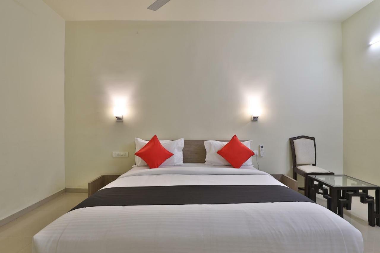 Capital O 47284 Atithi Resort Bharuch Екстер'єр фото